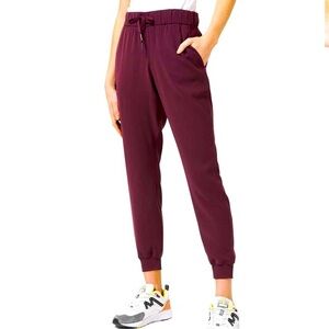 Lululemon On The Fly Jogger Burgundy Sporty Athleisure Sweat Pant Maroon size 2